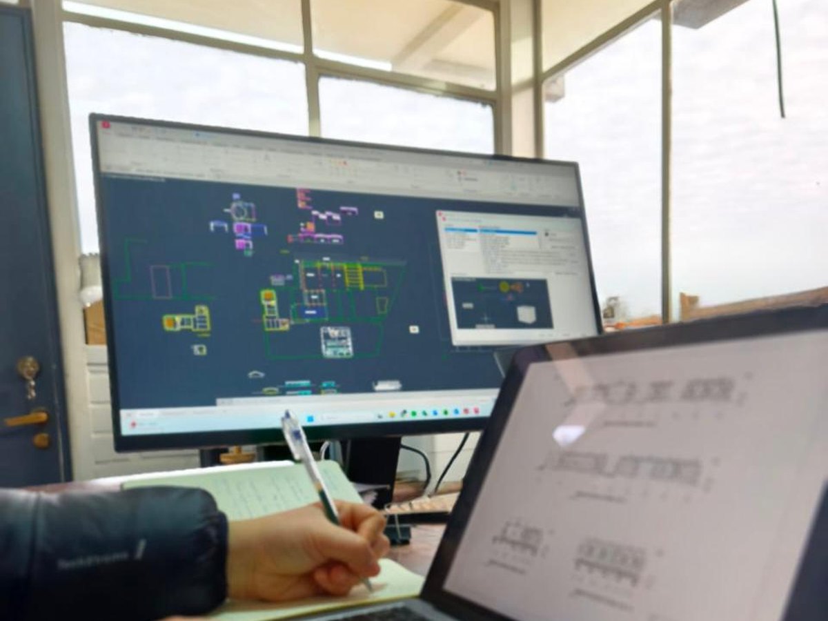 Ingeniería de detalle y planos en oficina técnica